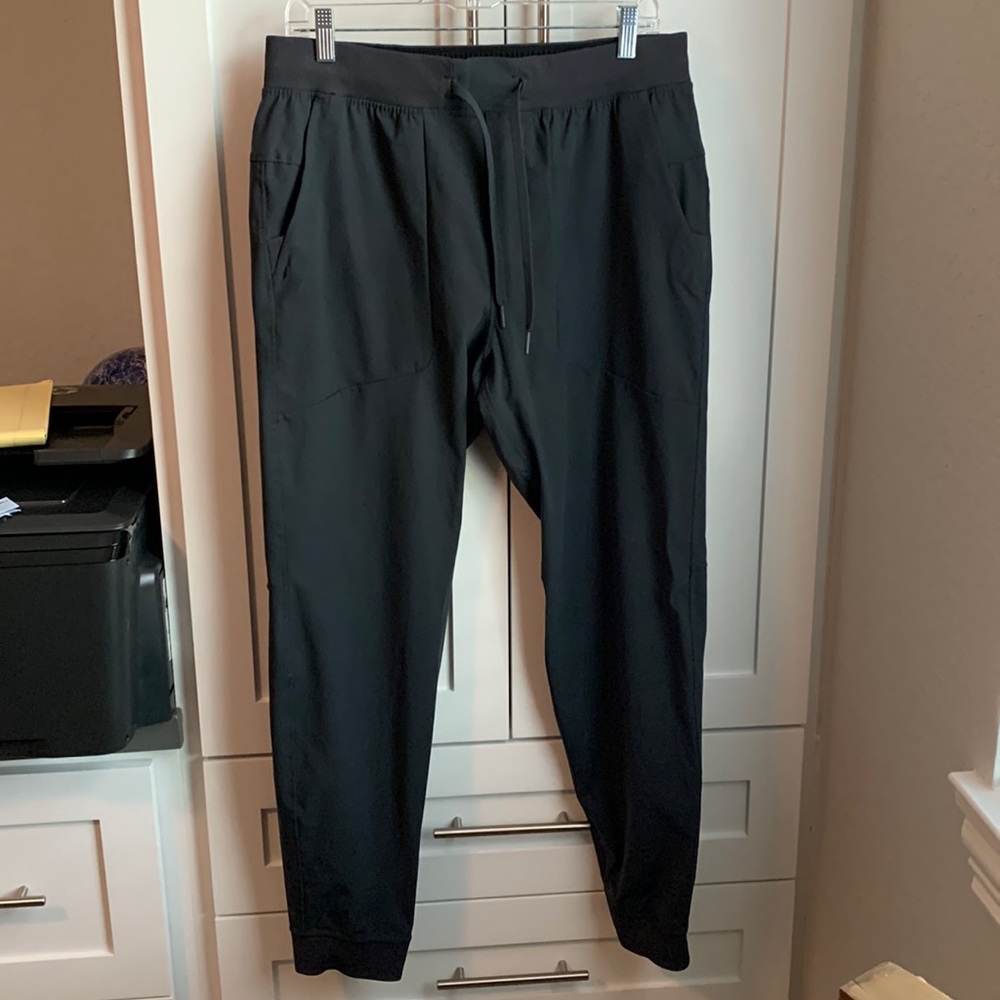 Lululemon On the Move Tapered Jogger